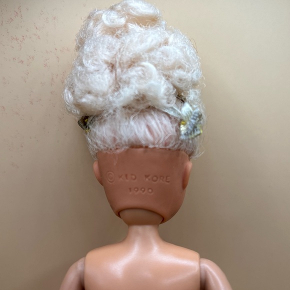 Vintage kids kore 1992 vintage Doll with Blonde curly Hair - Picture 4 of 10